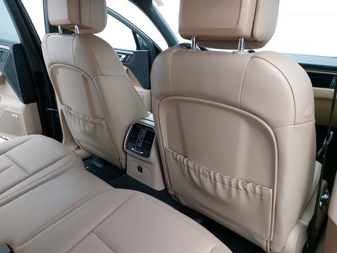 Certified 2023 Porsche Macan AWD/4WD image 13