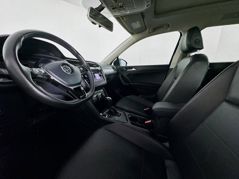 Used 2020 Volkswagen Tiguan SE w/ Panoramic Sunroof Package FWD image 21
