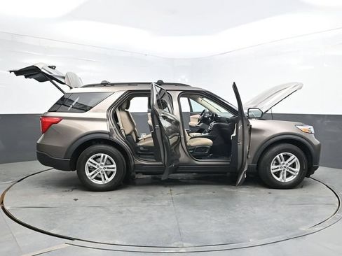 Used 2021 Ford Explorer XLT AWD/4WD image 43