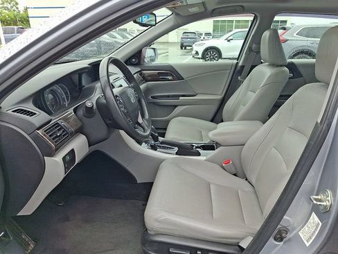 Used 2017 Honda Accord EX-L image 9
