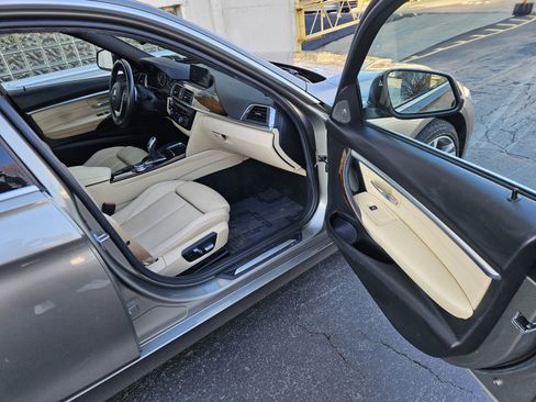 Used 2018 BMW 330i xDrive Sedan w/ Premium Package image 17