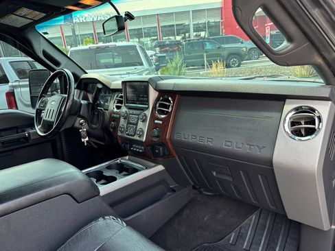 Used 2014 Ford F250 Lariat w/ Lariat Ultimate Package AWD/4WD image 28