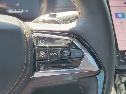 Used 2023 Jeep Grand Cherokee Summit w/ Adv Protech Group IV AWD/4WD image 18