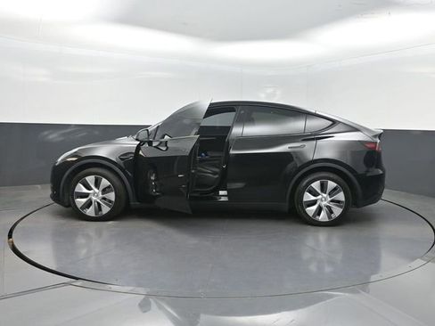 Used 2023 Tesla Model Y Long Range AWD/4WD image 3