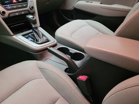 Used 2017 Hyundai Elantra SE image 26