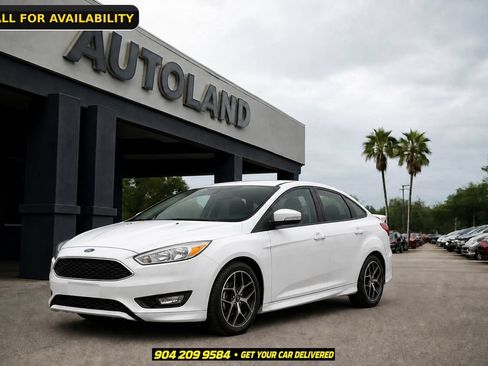Used 2015 Ford Focus SE w/ SE Sport Package FWD image 1