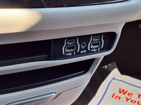 Used 2023 Chrysler Voyager LX image 16