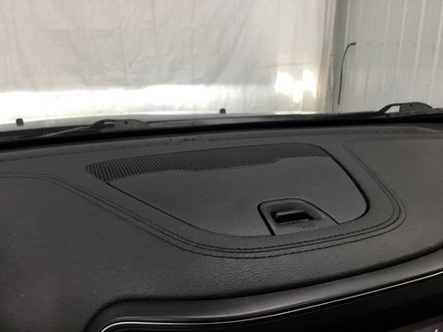 Used 2019 Jeep Cherokee Latitude Plus AWD/4WD image 16