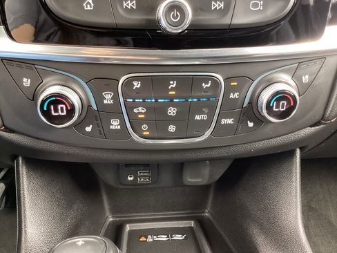Used 2020 Chevrolet Traverse Premier FWD image 24