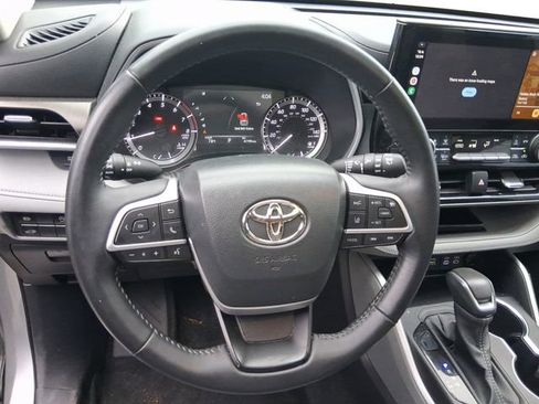 Used 2023 Toyota Highlander XLE FWD image 13