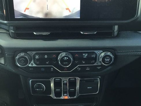 Used 2024 Jeep Wrangler High Altitude image 10