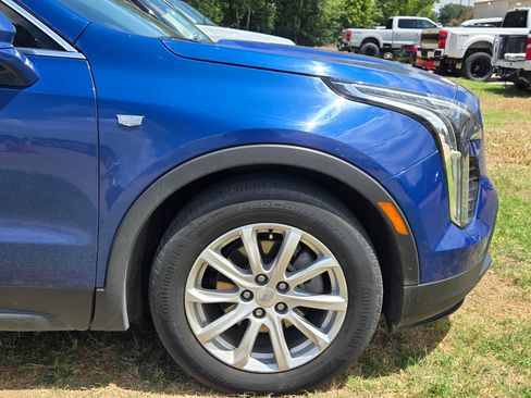 Used 2023 Cadillac XT4 Luxury w/ Cold Weather Package FWD image 8