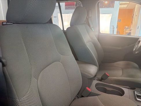 Used 2016 Nissan Frontier SV image 26