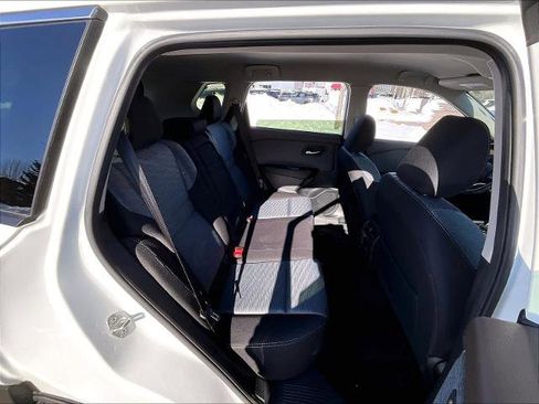 Used 2023 Nissan Rogue SV image 16