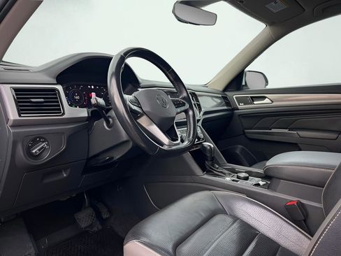 Used 2021 Volkswagen Atlas SEL Premium image 2