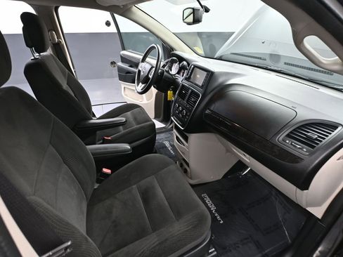 Used 2017 Dodge Grand Caravan SE w/ Power Window Group image 44