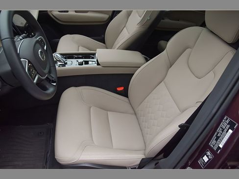 Certified 2026 Volvo XC90 B5 Core w/ Protection Package Premier AWD/4WD image 14