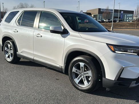 Used 2025 Honda Pilot EX-L image 2