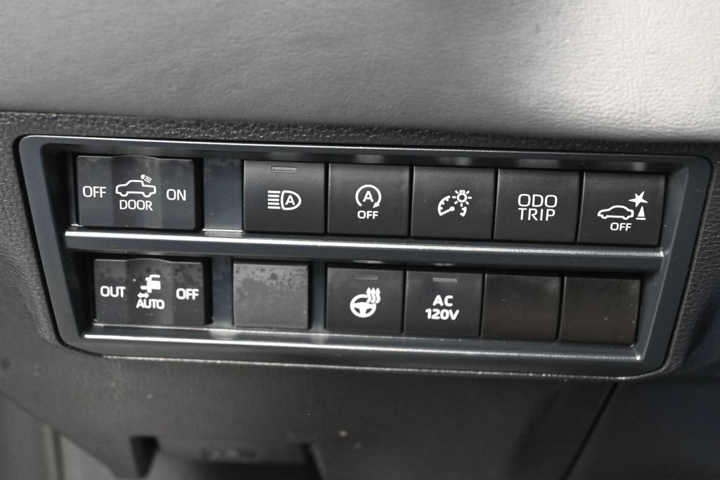 Used 2024 Toyota Tundra Platinum AWD/4WD image 16