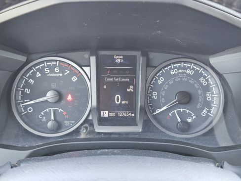 Used 2021 Toyota Tacoma TRD Off-Road w/ Technology Package image 18