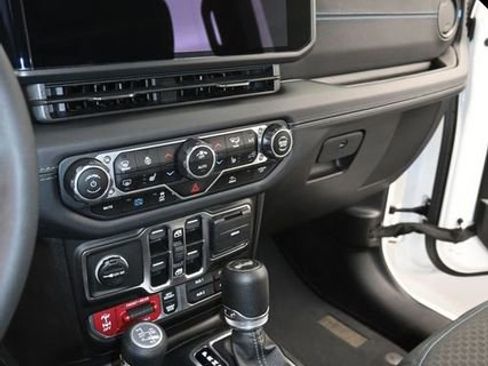 Used 2025 Jeep Wrangler Unlimited Rubicon 4xe w/ Convenience Group image 20