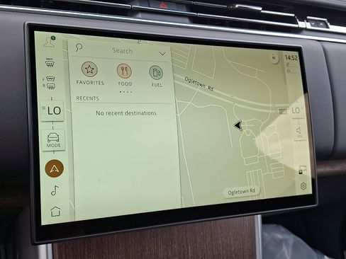 New 2025 Land Rover Range Rover SE image 7