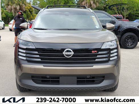 Used 2025 Nissan Kicks SR FWD image 2