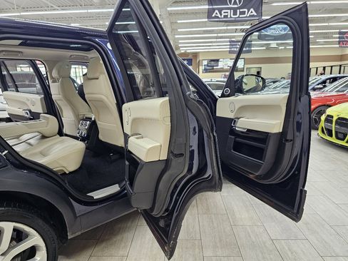 Used 2016 Land Rover Range Rover HSE image 15