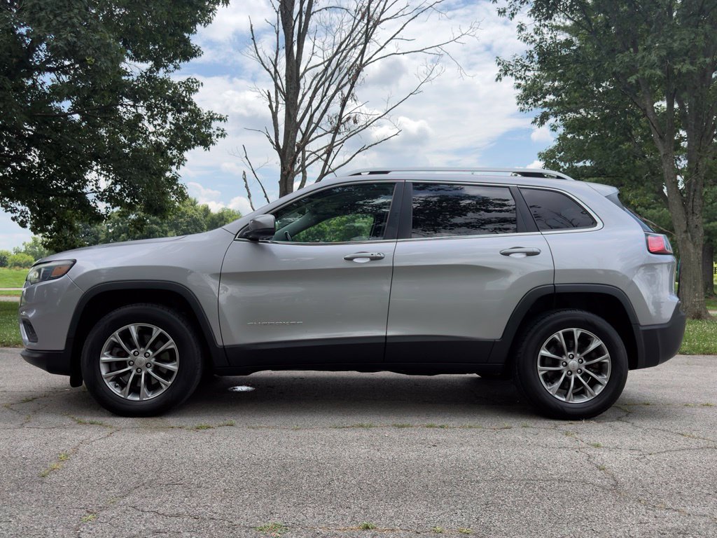 Used 2019 Jeep Cherokee Latitude Plus AWD/4WD image 7