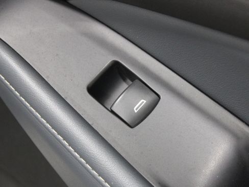 Used 2021 Buick Enclave Essence FWD image 28
