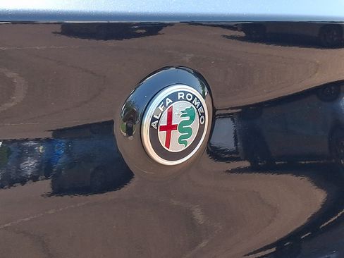 Used 2023 Alfa Romeo Stelvio Veloce AWD/4WD image 32