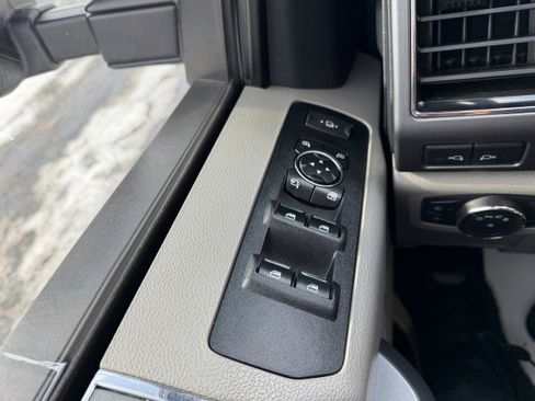 Certified 2022 Ford F250 XLT w/ XLT Premium Package image 27