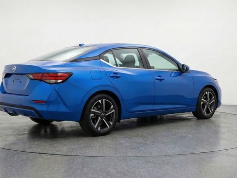 Used 2025 Nissan Sentra SV image 9