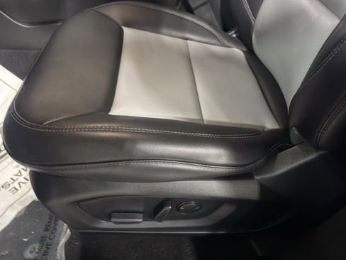 Used 2023 Ford Explorer XLT w/ Equipment Group 202A AWD/4WD image 16