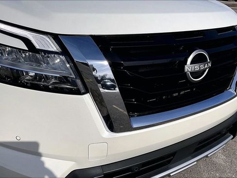 Used 2024 Nissan Pathfinder SL image 29