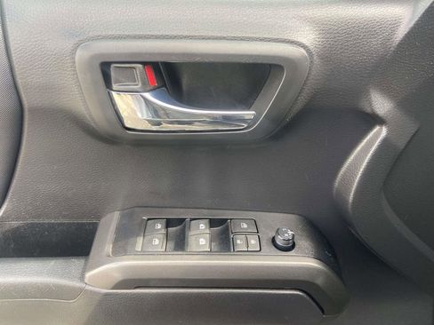 Used 2022 Toyota Tacoma TRD Sport w/ Technology Package image 13