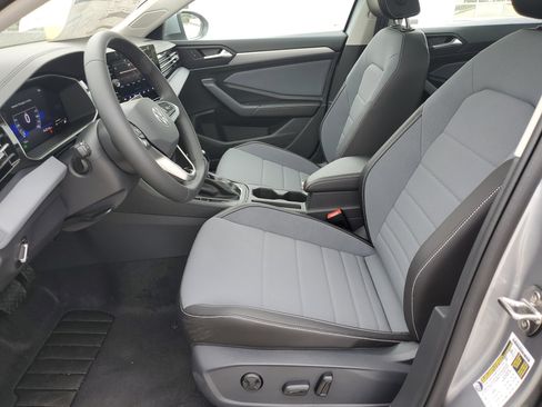 New 2026 Volkswagen Jetta SE FWD image 12