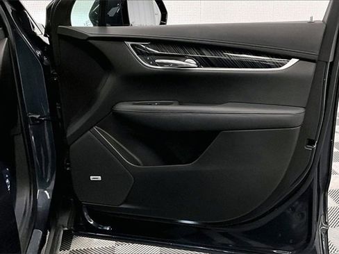 Used 2022 Cadillac XT6 Premium Luxury image 19