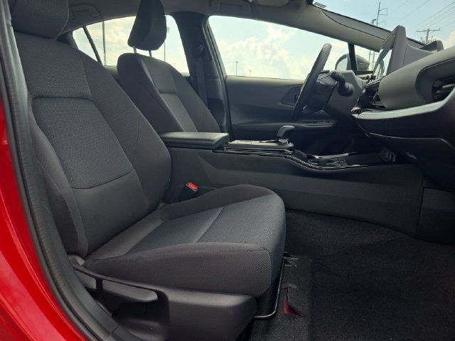 Used 2025 Toyota Prius LE FWD image 15