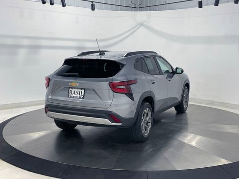 Used 2025 Chevrolet Trax LT w/ LT Convenience Package image 11