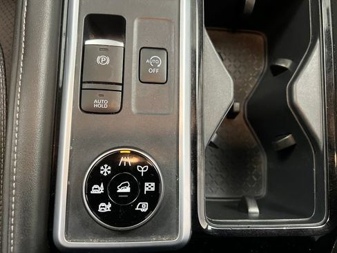 Used 2025 Nissan Pathfinder SL FWD image 55