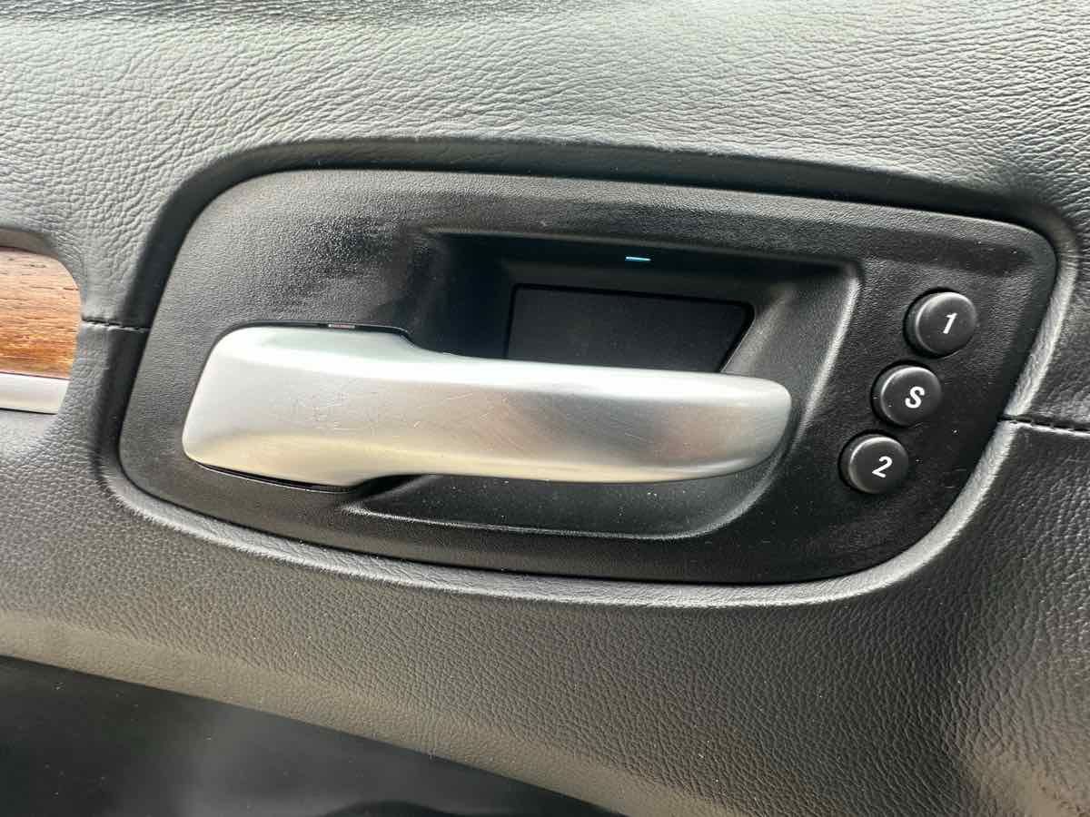 Used 2014 Chrysler 300 C w/ Harman/Kardon Audio Group RWD image 27