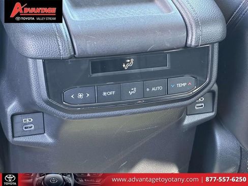Used 2024 Toyota Grand Highlander AWD image 17
