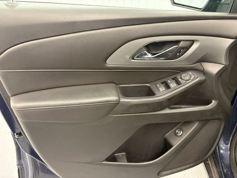 Used 2022 Chevrolet Traverse LT FWD image 63