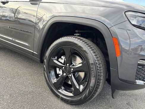 New 2025 Jeep Grand Cherokee L Limited w/ Black Appearance Package image 10