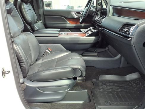 Used 2022 Lincoln Navigator L Reserve image 5