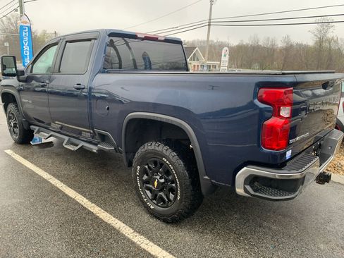 Used 2022 Chevrolet Silverado 2500 LT w/ Convenience Package AWD/4WD image 4
