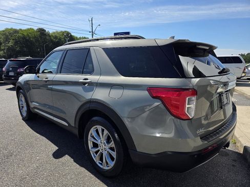 Used 2020 Ford Explorer XLT w/ Equipment Group 202A AWD/4WD image 8