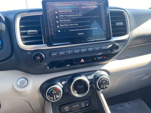 Used 2025 Hyundai Venue Limited image 28