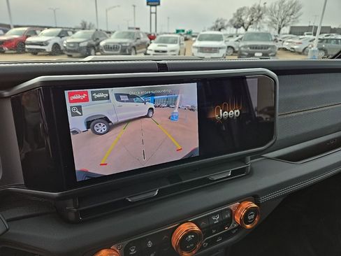 Used 2025 Jeep Gladiator Mojave w/ Safety Group image 29